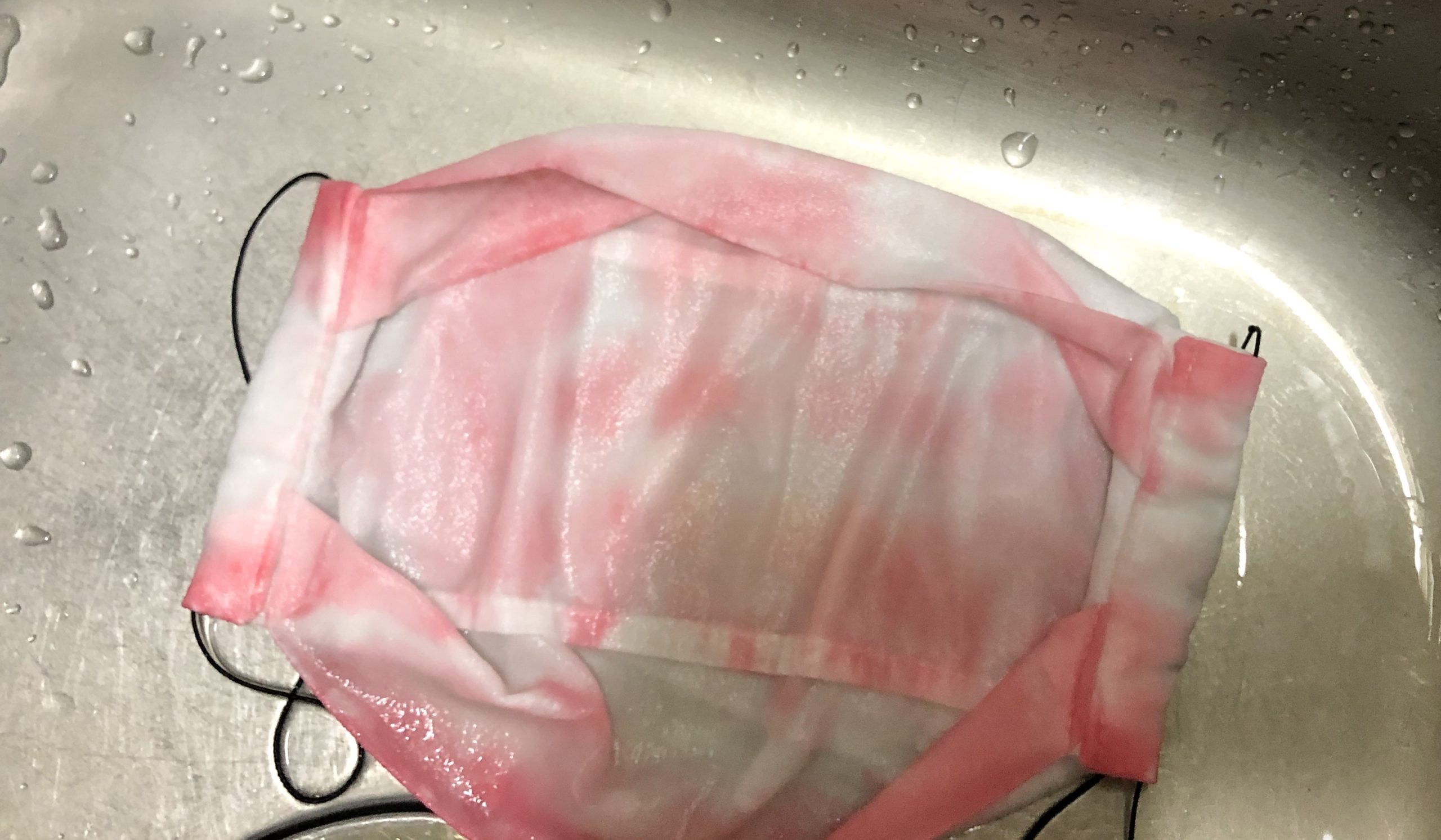 落とせた 布マスクを塩素系漂白剤 ハイター で洗濯したらピンク色に変色 原因は日焼け止め 落とす方法 落とし方 まなきのなるようにするさ